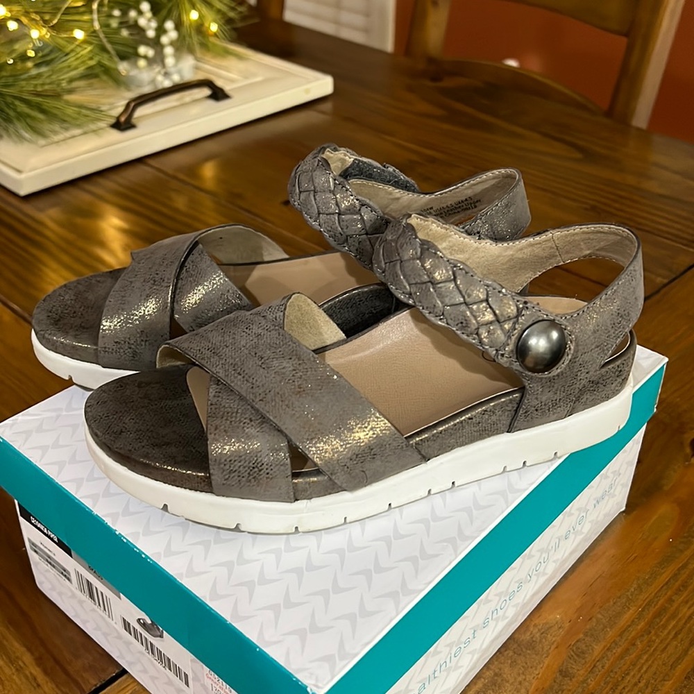 Gently Worn Aetrex! Beautiful Unique color! So comfortable!!